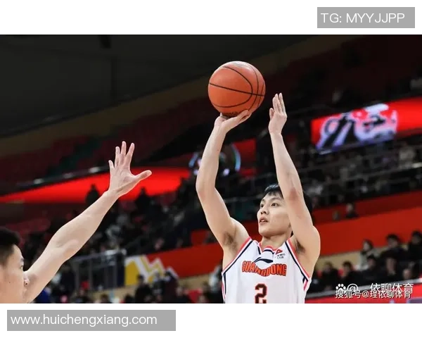 南京篮球队配合默契创新高排名引发关注展现团队实力与战术智慧